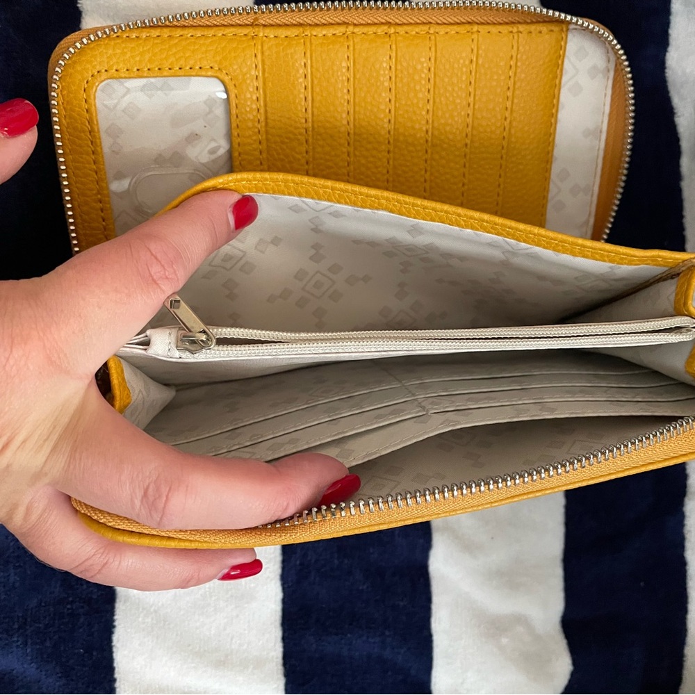 Thirty-One Yellow Wallet - Picture 4 of 5